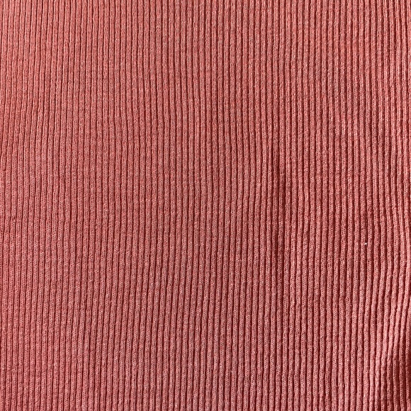 Ribbed turtle neck crop top - Picture 2 of 3